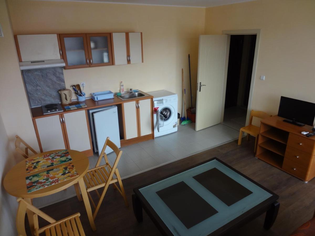 Apartment Lazur By The Sea Равда Экстерьер фото